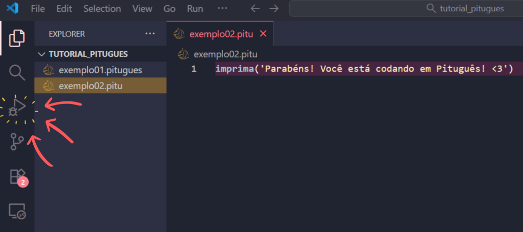 Imagem semelhante à anterior, porém, destacada com setas o aba de "Debug & Run", à esquerda, no VS Code. A aba é constituída por um ícone de inseto e de play.